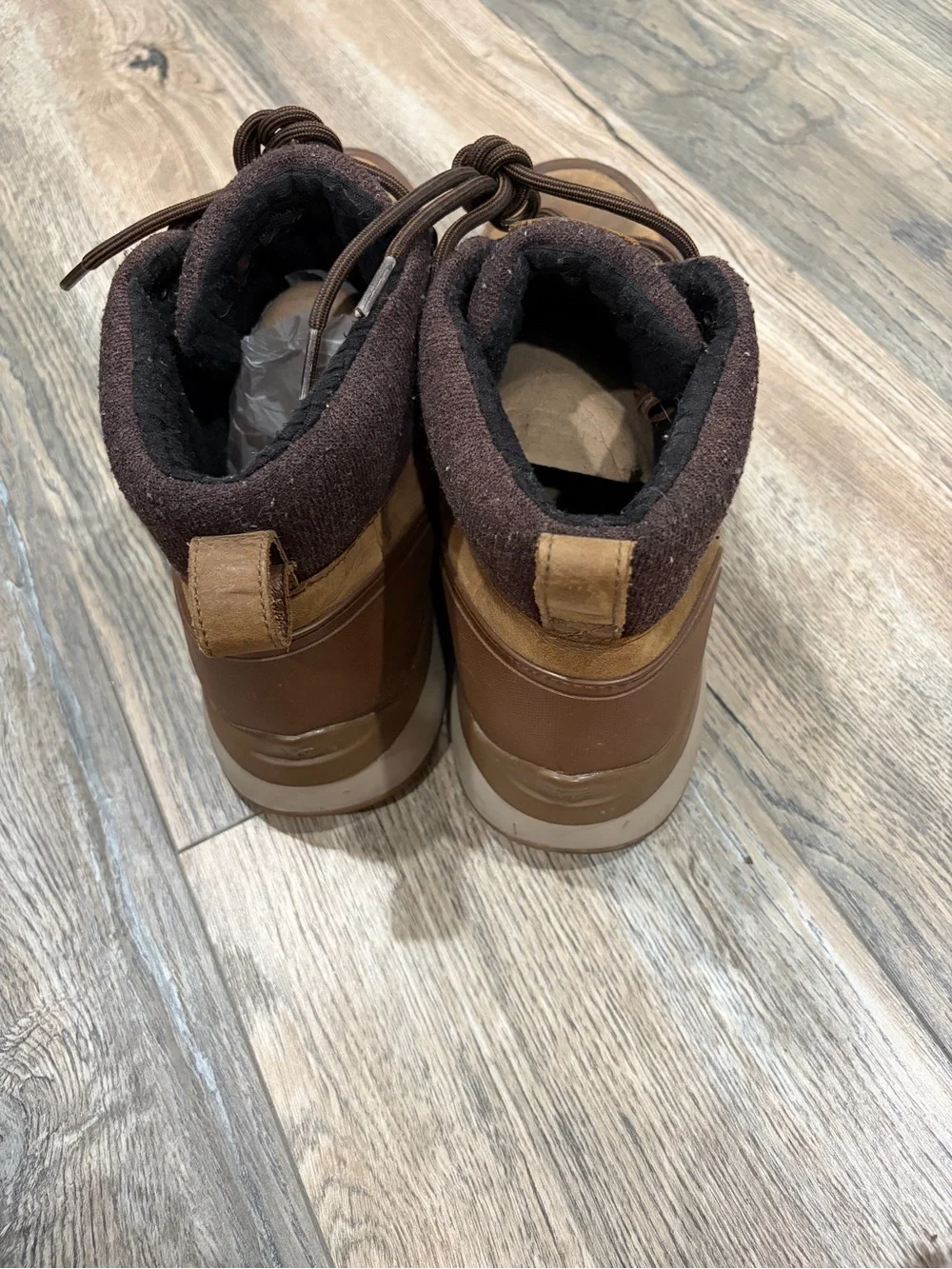 UGG Men’s Chestnut Brown Leather-Suede Outdoor Boots